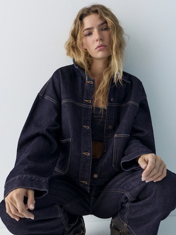 Geacă de primăvară-toamnă de la Pull&Bear pe albastru: față