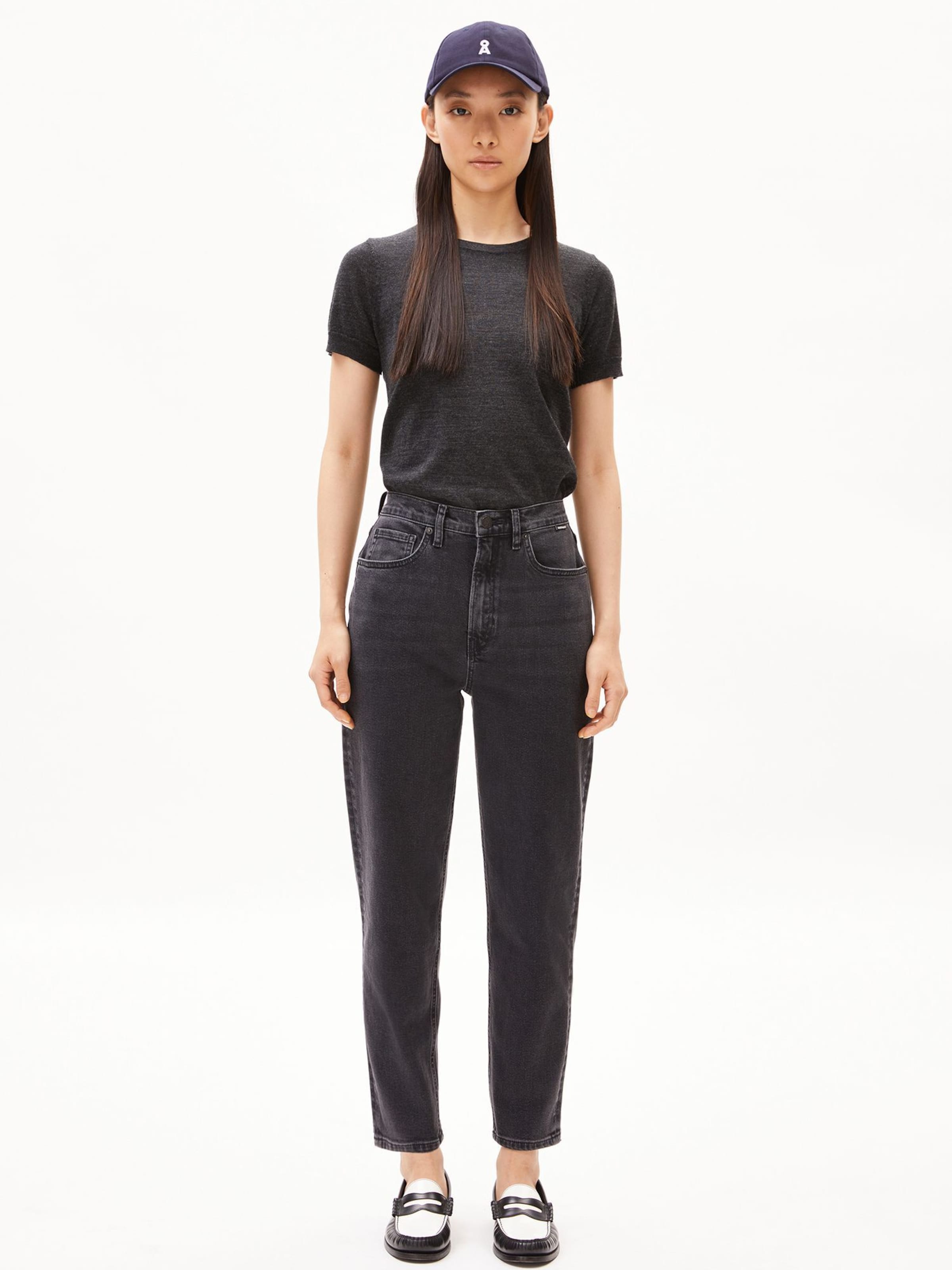 ARMEDANGELS Loosefit Jeans 'Mairaa' in Zwart: voorkant