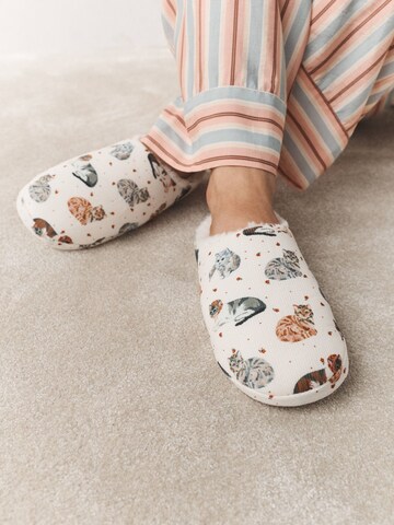 Next Huisschoenen in Beige