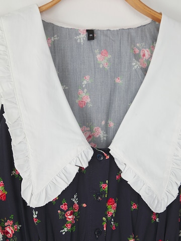 Abito camicia di Trendyol Curve in colori misti