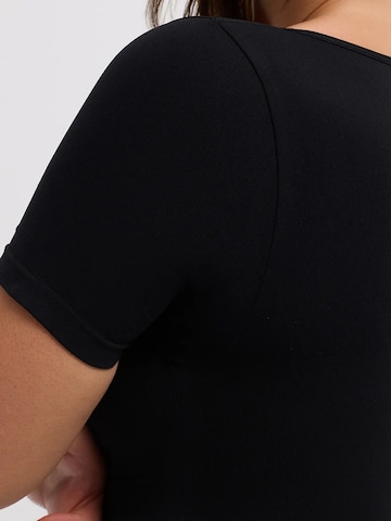 Body modellante 'Tshirt Sculpting Bodysuit with Slip' di cfab in nero