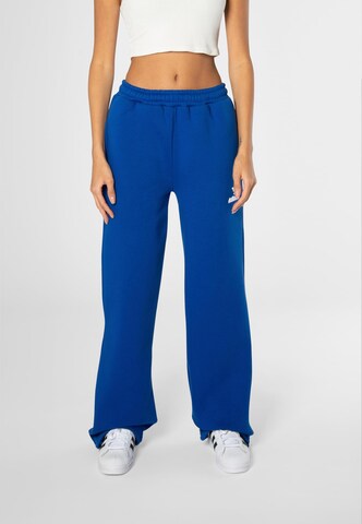 Felicious Loose fit Pants in Blue: front