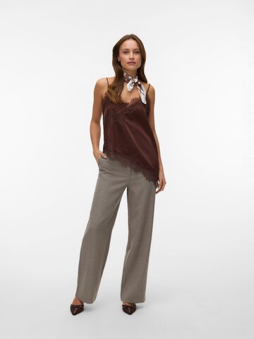 VERO MODA Top 'VMNOVI LACE SINGLET WVN NOOS' - barna