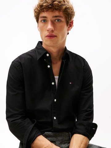 Coupe regular Chemise 'HERITAGE' TOMMY HILFIGER en noir