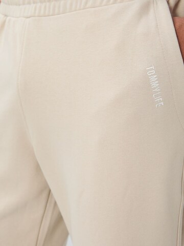 Tommy Life Joggingpak in Beige