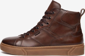 Baskets hautes Nero Giardini en marron : devant