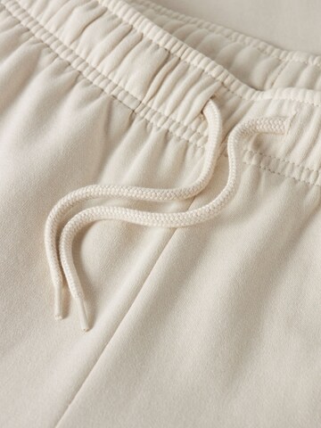 Effilé Pantalon TWO SOON en blanc