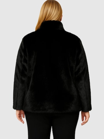 Vero Moda Curve Kurtka zimowa w kolorze czarny