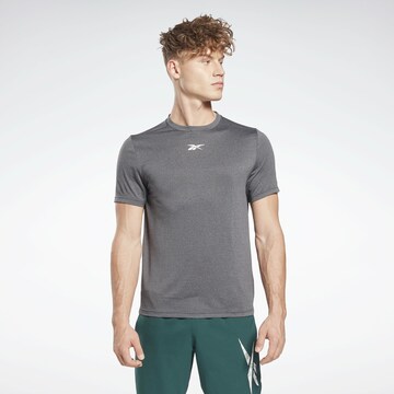 Coupe regular T-Shirt fonctionnel Reebok en gris : devant