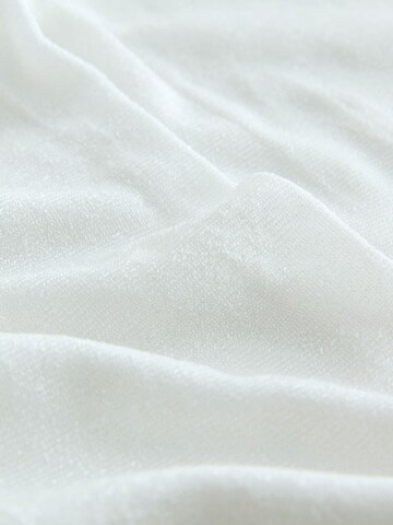 Ștrampi de la Next pe alb