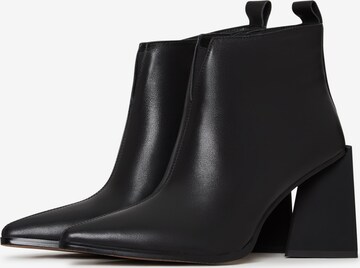 CESARE GASPARI Ankle Boots in Schwarz