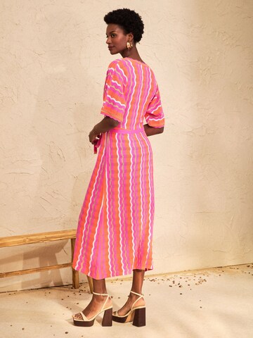 rozā love & roses Kleita