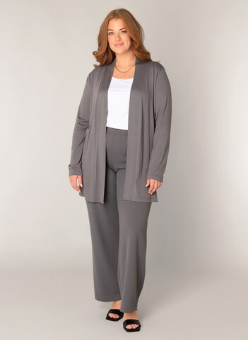 BASE LEVEL CURVY Strickjacke in Grau