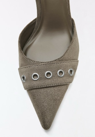 Décolleté di Bershka in beige