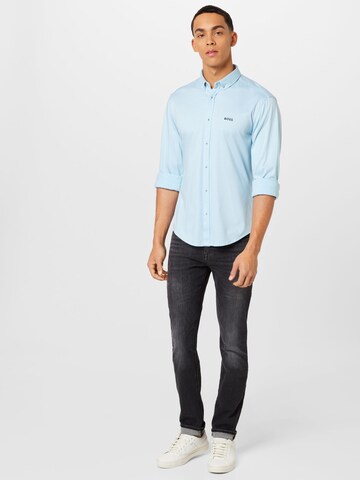 Coupe regular Chemise 'BIADO' BOSS en bleu