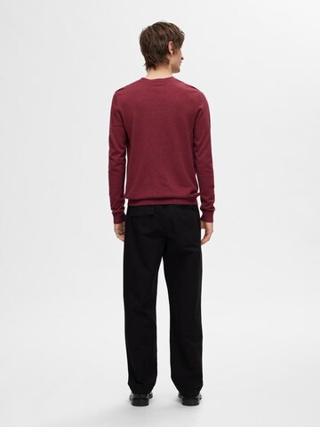 SELECTED HOMME Klasický střih Svetr 'SLHBerg' – červená