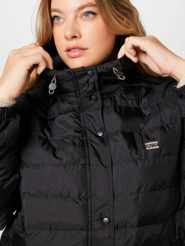 Levi's® Plus Jacke 'Edie Packable Jacket' in Schwarz