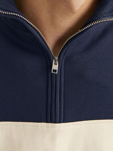 JACK & JONES Sweatshirt i blå
