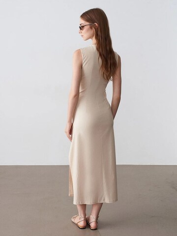 Rochie 'Midi' de la Dilvin pe bej