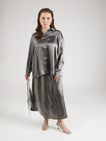 Camicia da donna 'PCROLA' di PIECES Curve in grigio