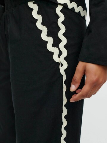 Résumé Normální Kalhoty ' FeliciaRS ' – černá