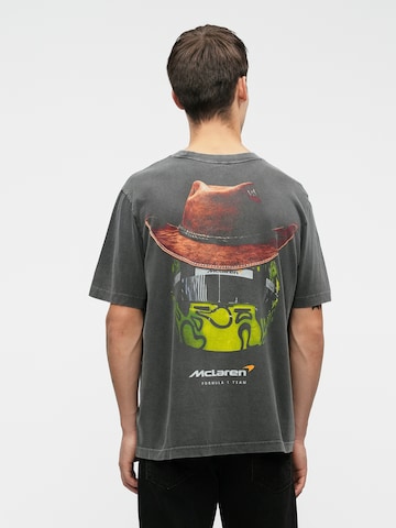 Abercrombie & Fitch Póló 'MCLAREN AUSTIN CAPSULE' - szürke: elől