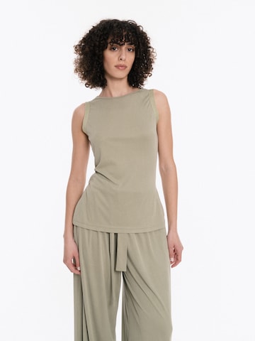 Top 'Creamy' de la 4TAILORS pe verde: față