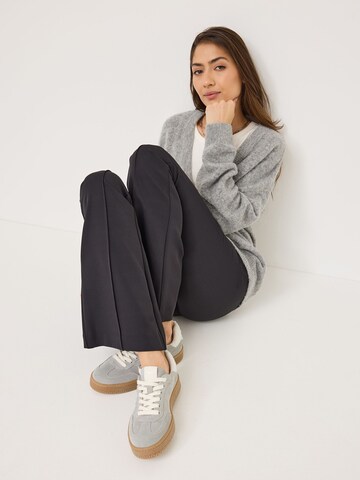 évasé Pantalon Tamaris en noir