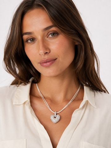 Allgäu Rebell Necklace 'Roxana' in White: front