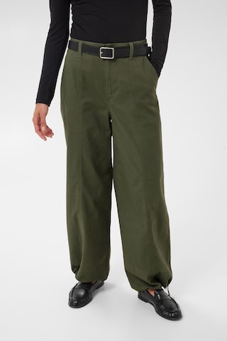 Part Two - regular Pantalón en verde: frente