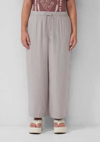 Loosefit Pantalon QS en gris : devant