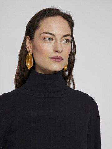 VILA Sweater in Black