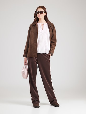 monari Blus i rosa