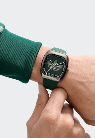 Montre à affichage analogique 'RETRO WAVE ONE' ADIDAS ORIGINALS en vert