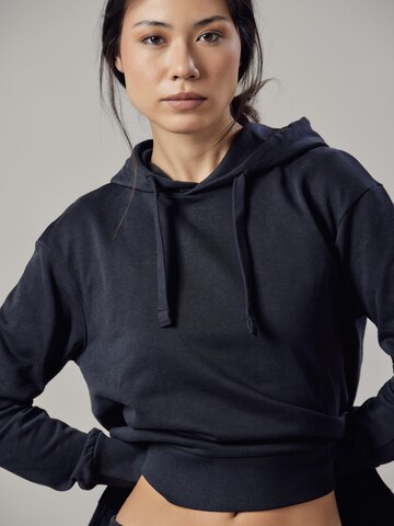 OWN Off With Nature Sweatshirt 'Felpa con Cappuccio e Spacchi Laterali' in Blau