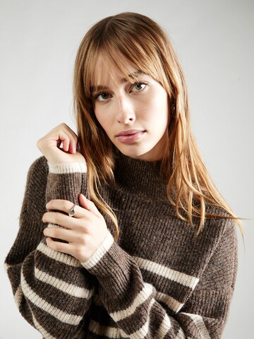 ONLY Sweater 'FRIDI' in Brown