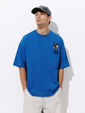 Pull&Bear Shirt in Blue: front