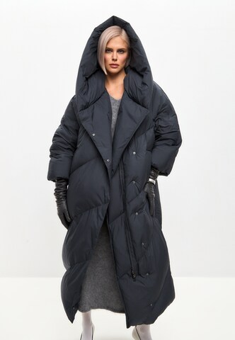 CESARE GASPARI Winter Coat in Grey: front