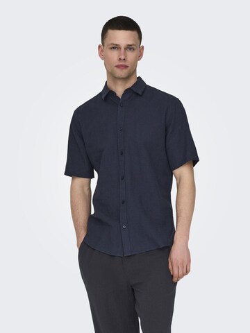 Coupe slim Chemise 'CAIDEN' Only & Sons en bleu : devant