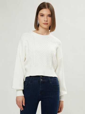 Influencer Pullover in Weiß: Vorderseite