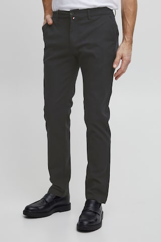 FQ1924 Regular Chino 'Snorre' in Zwart: voorkant