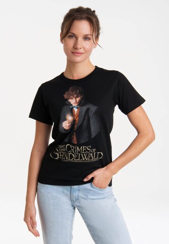 LOGOSHIRT Shirt 'Fantastic Beasts – Newt Scamander' in Zwart: voorkant