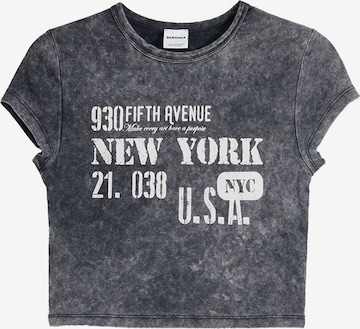 T-shirt Bershka en gris : devant