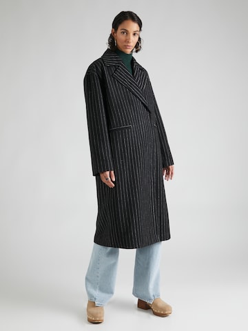 SOMETHINGNEW Between-Seasons Coat 'NOA' in Black: front