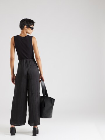 Wide leg Pantaloni de la Gina Tricot pe negru