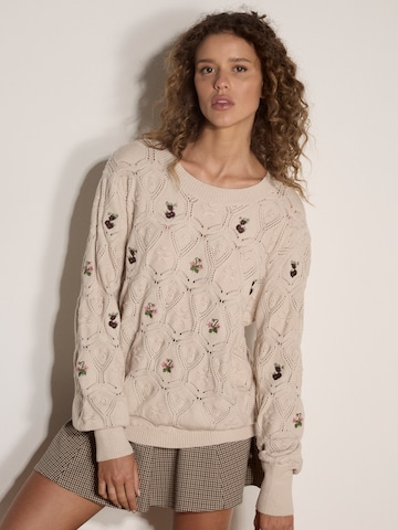 Apricot Sweater ' ' in Grey: front