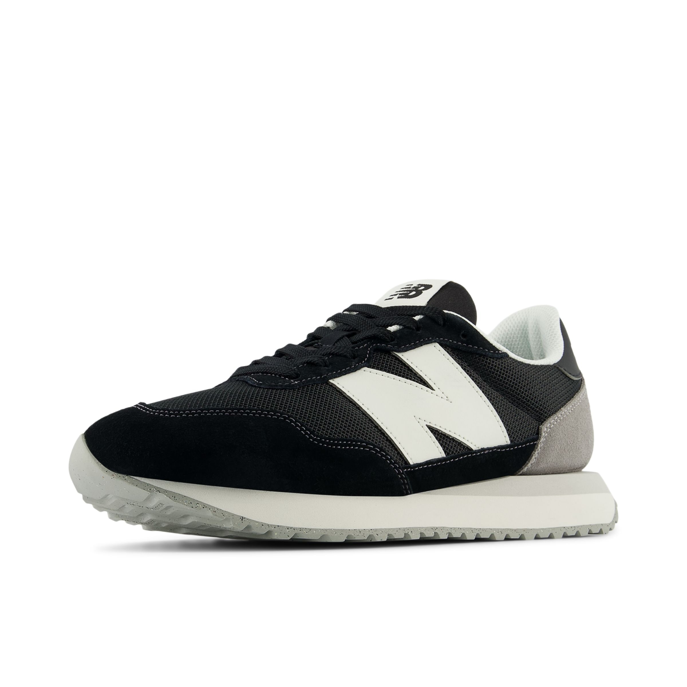 Baskets basses 'Sneaker 237' new balance en noir : devant
