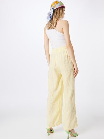 Gina Tricot - Pierna ancha Pantalón 'Disa' en amarillo