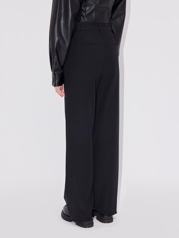 Loosefit Pantaloni con pieghe 'Inge Tall' di LeGer by Lena Gercke in nero