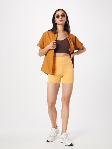 Skinny Pantaloni di Urban Classics in arancione